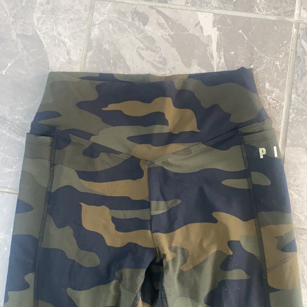 PINK ultimate camo legging - Picture 2 of 8